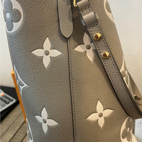 Louis Vuitton NeoNoe - Picture 8 of 10